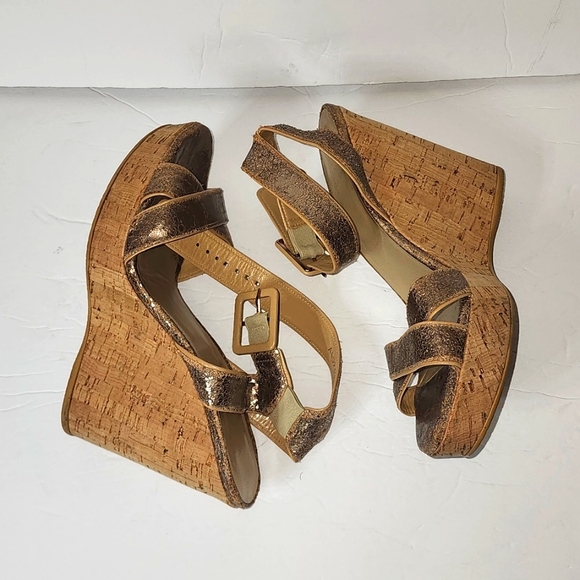 Stuart Weitzman Metallic Silver Embossed Suede Cross Strap Cork Wedge Sandal sz - Picture 11 of 11